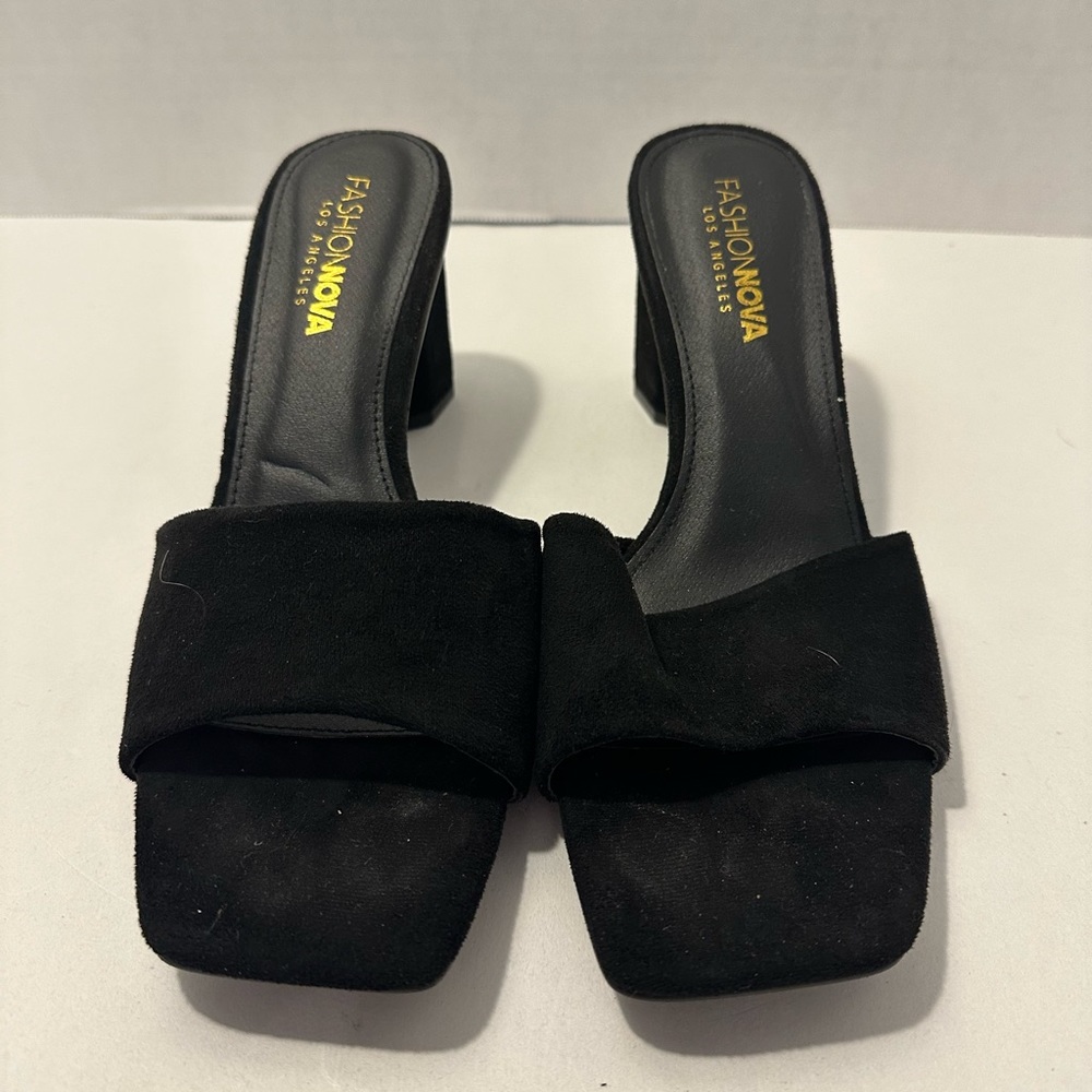 Fashion Nova Black size 8.5 Strapless Pumps
